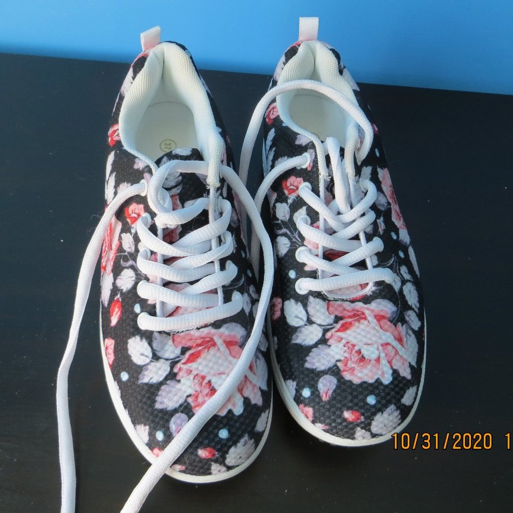 Floral print sneakers